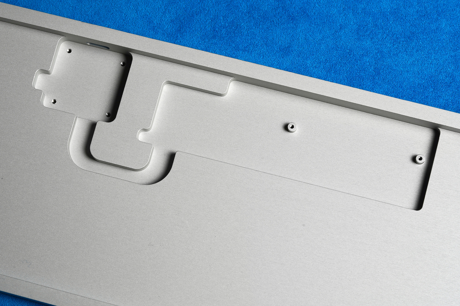 Recessed beds for daughterboard and Apple logic board